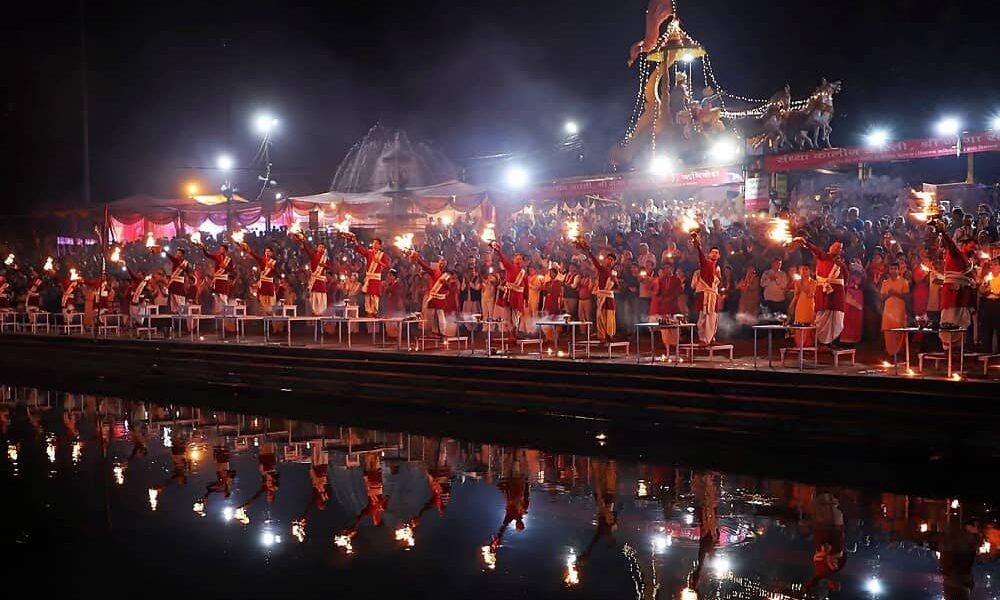 Evening Ganga Aarti ceremony at Triveni Ghat in Rishikesh
